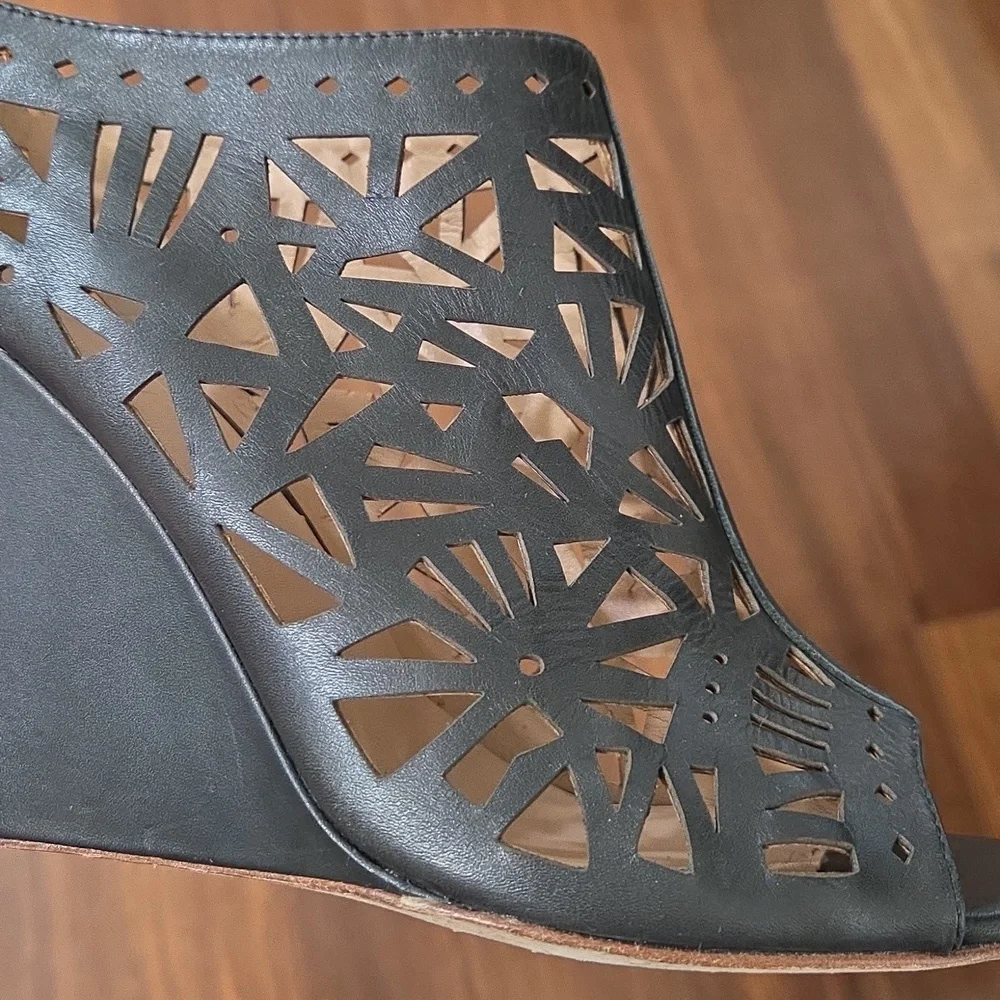 NICOLE MILLER ARTELIER BLACK LEATHER WEDGE LASER CUT OUT CAGE STYLE 7
